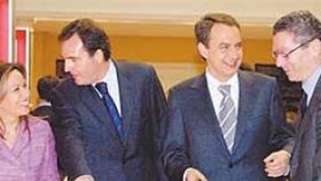 <b>APOYO GUBERNAMENTAL</B>. Trinidad Jiménez, Feliciano Mayoral, Rodríguez Zapatero y Ruiz-Gallardón.