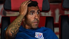 T&eacute;vez, en el banquillo, durante un partido del Shanghai.