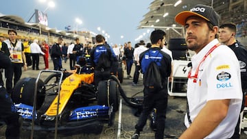 Fernando Alonso en la parrilla del GP de Bahréin de F1 2019.
