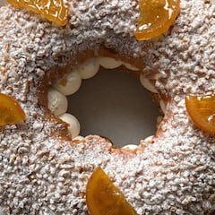 Este es el roscón de Reyes de un pastelero de alta cocina en el centro de Madrid que provoca largas colas