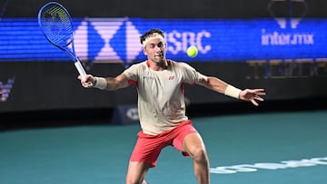 Norway�s Casper Ruud returns the ball to France�s Arthur Rinderknech during the ATP Tour Acapulco Open 500 men�s singles tennis match at the GNP Arena in Acapulco, Guerrero State, Mexico on February 24, 2025. (Photo by CARL DE SOUZA / AFP)