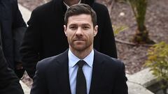 Xabi Alonso ha sido juzgado hoy por la Audiencia de Madrid por los presuntos delitos de fraude fiscal. La Fiscalía de Madrid solicita cinco años de prisión para el exfutbolista.