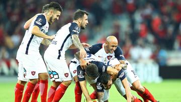 Los jugadores de San Lorenzo celebran un gol ante Atlético Paranaense