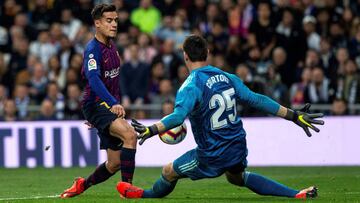 Coutinho, mano a mano con Courtois en el Real Madrid-Barcelona