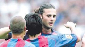 <b>GOLEADOR. </b>Larsson y Deco saludan a Motta tras el 3-3.