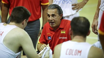 Sergio Scariolo, seleccionador nacional, da instrucciones a sus jugadores durante el segundo amistoso ante Israel.