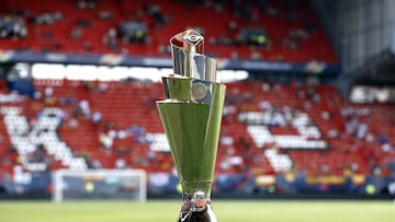 Enschede (Netherlands), 15/06/2023.- The Nations league trophy during the UEFA Nations League semi-final match between Spain and Italy at Stadion De Grolsch Veste in Enschede, Netherlands, 15 June 2023. (Italia, Países Bajos; Holanda, España) EFE/EPA/MAURICE VAN STEEN
