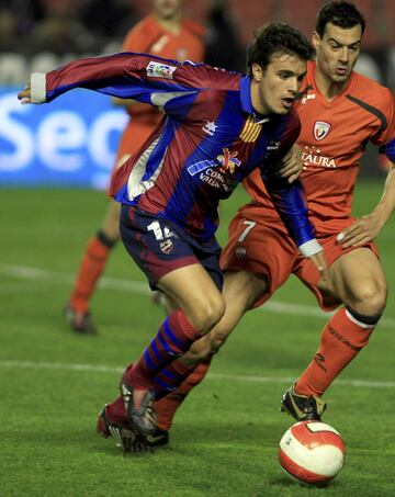 Jugó la temporada 2007-2008 en Levante y la 2010-2011 en Real Madrid.