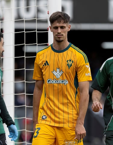 El defensa está siendo muy importante. Aunque no sumó en ataque, en defensa hizo un partido perfecto para frenara a una delantera que da miedo. Clave en la solidez defensiva de su equipo.