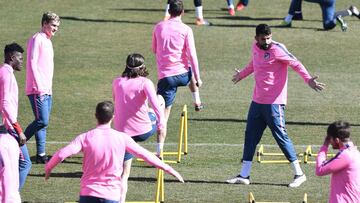 El Atleti se entrena sin Carrasco