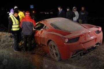 El volante de la selección sufrió un accidente por alcance cuando retornaba a la concentración de la Roja.