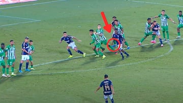 Audios del VAR en el penal de Nacional sobre el delantero de Millonarios, Falcao. Esto dicen los audios