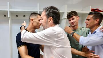 Juanito y Monterrubio saludan a los nuevos jugadores