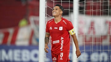 America de Cali's midfielder #08 Juan Fernando Quintero reacts after missing a chance to score during the Copa Sudamericana group stage football match between Argentina's Huracan and Colombia's America de Cali, at the Tomas A. Duco stadium in Buenos Aires, on April 23, 2025. (Photo by Luis ROBAYO / AFP)