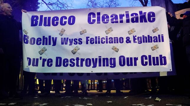 La afición del Chelsea dice basta: “¡BlueCo, fuera de nuestro club!”