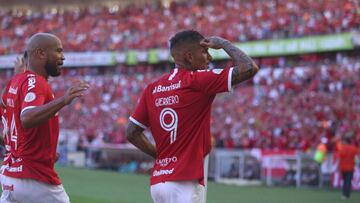 El delantero peruano anot&oacute; el primer gol de Internacional ante Flamengo para encarrilar el importante triunfo entre dos candidatos al t&iacute;tulo.