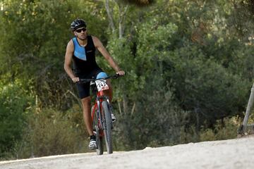 Tri Cross dio por cerrada la temporada de triatlones con una prueba técnica y exigente que puso a prueba a los más de 150 participantes congregados en el Forestal Park de Guadarrama. 
