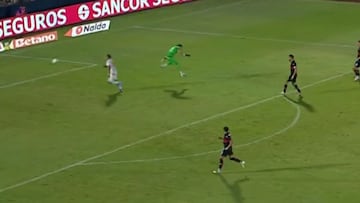 Iván Morales se sacó al arquero rival y todo acabó así: ¡increíble!