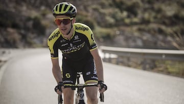 Simon Yates gana a lo grande en Granada y Fuglsang, líder