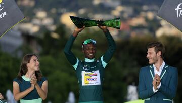 Nice (France), 21/07/2024.- Green Jersey best sprinter Eritrean rider Biniam Girmay of Intermarche-Wanty celebrates on the podium after the 21st and final stage of the 2024 Tour de France cycling race over 33km Individual time-trial (ITT) from Monaco to Nice, France, 21 July 2024. (Ciclismo, Francia, Niza) EFE/EPA/GUILLAUME HORCAJUELO