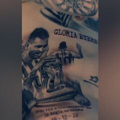 Otamendi brings Messi fandom to another level