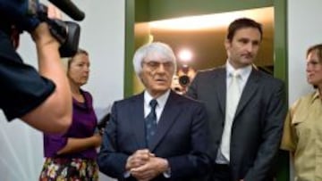 Bernie Ecclestone, a la salida del juzgado.