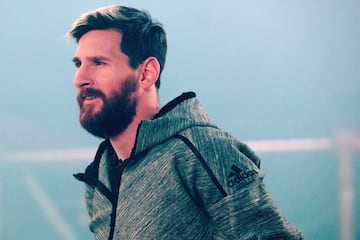 Tras su cambio radical en el color de su cabello. El rubio poco a poco fue desapareciendo del cabello del argentino.