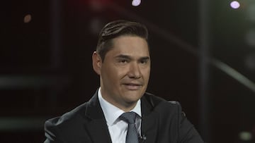 El icónico ex guardameta de Las Águilas debutó como relator en Televisa durante el juego del equipo de sus amores.