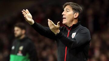 Berizzo, dirigiendo al Athletic en el Wanda Metropolitano.