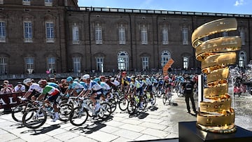 Salida de una etapa del Tour desde Venaria Reale.