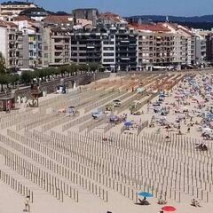 Indignación en la playa de Sanxenxo: los usuarios no respetan la distancia social