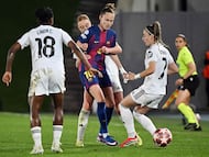 Real Madrid's Danish midfielder #21 Sara Holmgaard (CL) holds Barcelona's Norwegian forward #10 Caroline Graham Hansen during the UEFA Women's Champions League quarter final first leg football match between Real Madrid CF and FC Barcelona at the Alfredo Di Stefano stadium in Madrid on March 25, 2026. (Photo by Javier SORIANO / AFP)