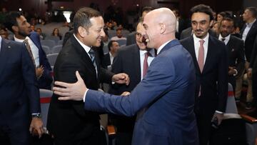 Anil Murthy y Rubiales.