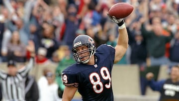 Wetnight llegó a los Bears en 1993 y jugó con ellos la mayor parte de su carrera, siete años, para después trasladarse a Green Bay, donde permaneció un año.