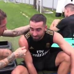 Lo último de Ramos: haciendo de periodista con micro imaginario incluido