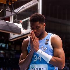 Antetokounmpo devuelve a Grecia a los Juegos 16 años después