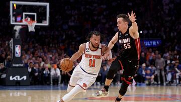 Los 38 puntos del base lideran una victoria con remontada incluida de los Knicks, que alargar la serie y se ponen 3-2. El partido en Florida, decisivo.