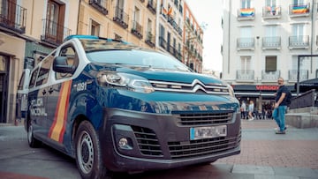 Un furgón policial durante la presentación del dispositivo de Policía Nacional para garantizar la seguridad durante el MADO 2023, a 28 de junio de 2023, en Madrid (España). Los efectivos se incrementarán en un centenar de policías y 150 sanitarios de SAMUR-PC en los días en los que se prevé una mayor asistencia de público, viernes 30 de junio y sábado 1 de julio con la multitudinaria manifestación.
28 JUNIO 2023;ORGULLO;LGTB;POLICÍA;OPERATIVO;;PIXELADA
Gabriel Luengas / Europa Press
28/06/2023