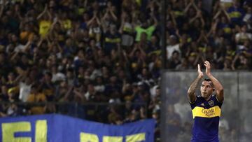 Boca Juniors' forward Carlos Tevez applauds as he leaves the field after an Argentina First Division 2020 Superliga Tournament football match against Godoy Cruz at La Bombonera stadium, in Buenos Aires, on February 23, 2020. - Boca won by 3-0. (Photo by ALEJANDRO PAGNI / AFP)