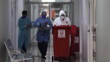 ACOMPAÑA CRÓNICA: MÉXICO MARINA MEX3857. CIUDAD DE MÉXICO (MÉXICO),08/07/2020.- Fotografía fechada el 7 de julio de 2020 que muestra integrantes del Centro Médico Naval durante sus labores de trabajo atendiendo casos de COVID-19 en Ciudad de México (México). La disciplina marca el día a día del Centro Médico Naval de la Marina mexicana, que desde el pasado mayo atiende a pacientes de COVID-19, tanto militares como civiles, para evitar la saturación hospitalaria en la capital mexicana. EFE/Sáshenka Gutiérrez