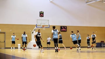 El Madrid en su &uacute;nico entrenamiento antes de medirse al Barcelona.