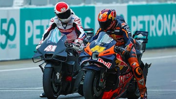 Pol y Aleix Espargaró durante el shakedown de MotoGP en Sepang.