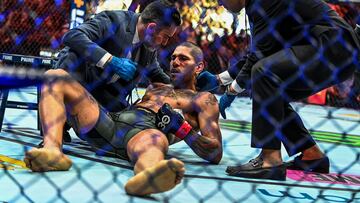Alex Pereira después del KO de Israel Adesanya en el UFC 287.