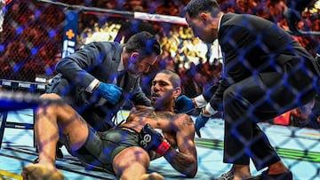 Alex Pereira despu¨¦s del KO de Israel Adesanya en el UFC 287.