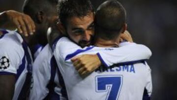 Adri&aacute;n y Quaresma celebran el quinto del Oporto.