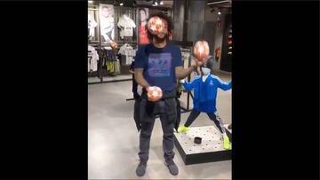 Marcelo no pierde el humor y hace malabares con balones