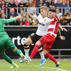 Celades está pendiente de que Wass regrese sano