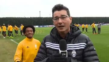 Cuadrado siempre alegre: bromea con periodista de Juventus