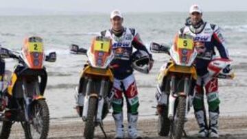 <b>DOS EQUIPOS. </b>De izq. a dcha: Faria, 'mochilero' de Despres (a su lado), Coma y su 'escudero' Pedrero.