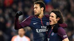 Neymar y Cavani celebran juntos un gol del Paris Saint-Germain ante el Montpellier.